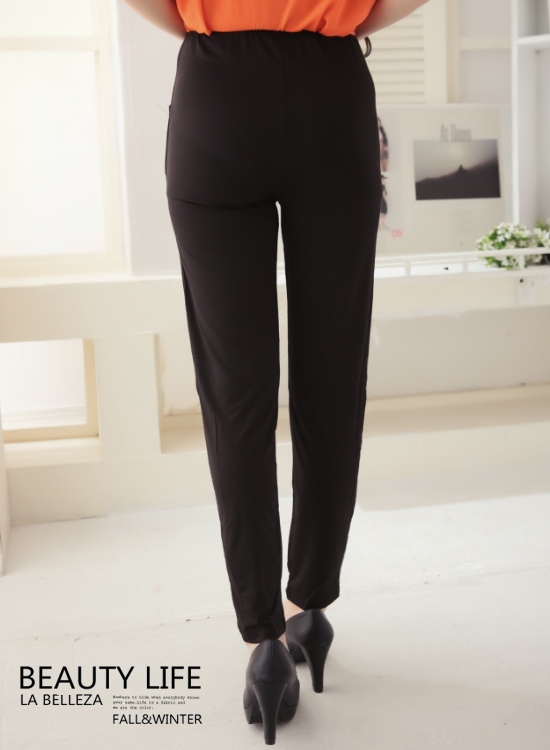 La Belleza黑色絲滑微亮面彈性寬鬆休閒九分褲