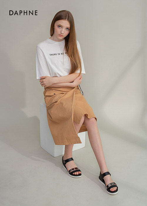 達芙妮DAPHNE 涼鞋-鋸齒鞋底魔鬼氈雙一字平底涼鞋-黑