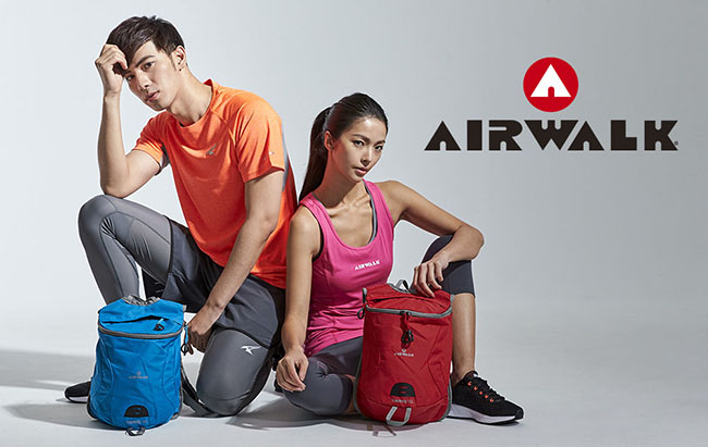 【美國 AIRWALK】簡約慢活休閒側背包-藍色