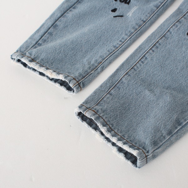 高含棉刺繡造型刷破設計淺藍牛仔男友褲-OB大尺碼
