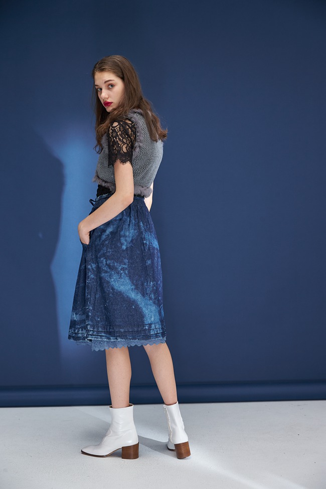 Hana+花木馬 牛仔單寧水洗刷色拼接蕾絲印花造型半長圓裙-藍