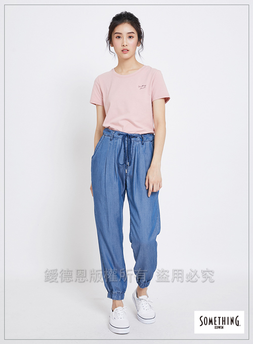 SOMETHING 簡約刺繡圓領短袖T恤-女-粉紅