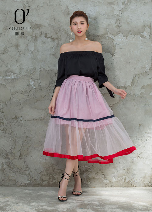 達芙妮x高圓圓 圓漾系列 涼鞋-珍珠裝飾流蘇綁帶一字高跟涼鞋-黑